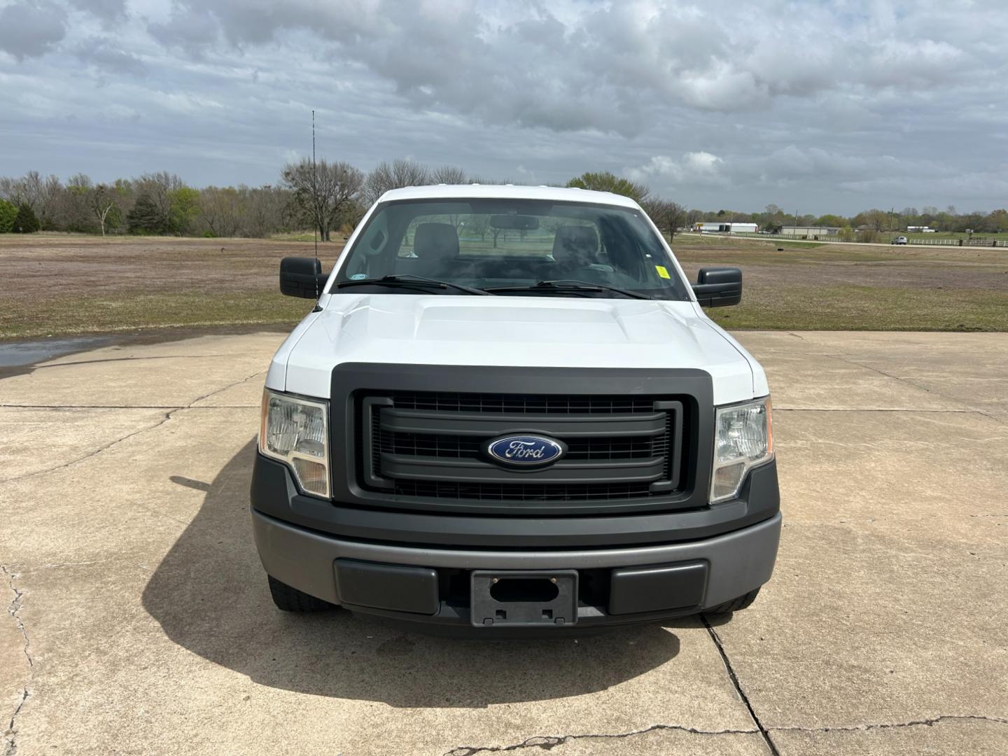 2014 White /Gray Ford F-150 STX 6.5-ft. Bed 2WD (1FTMF1CM7EK) with an 3.7L V6 DOHC 24V engine, 6-Speed Automatic transmission, located at 17760 Hwy 62, Morris, OK, 74445, (918) 733-4887, 35.609104, -95.877060 - Photo#1